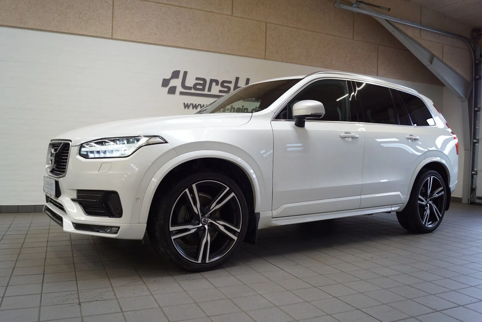 Volvo XC90 2,0 D5 225 R-Design aut. AWD 7prs 5d Image 2