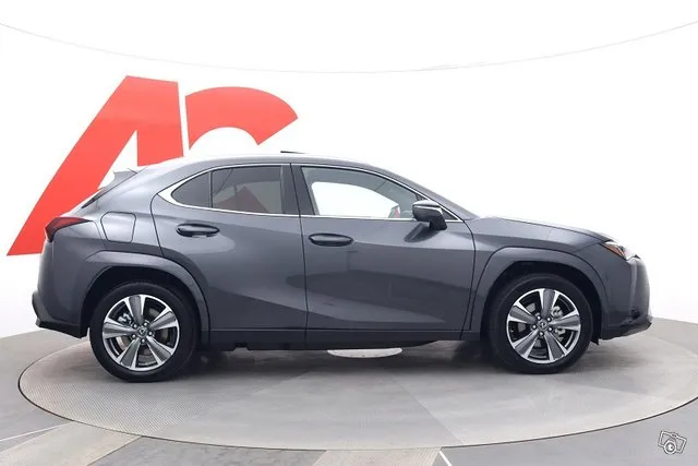 Lexus UX 300e Luxury - Akun bruttokapasiteetti 72,8 kWh. Mil Image 6